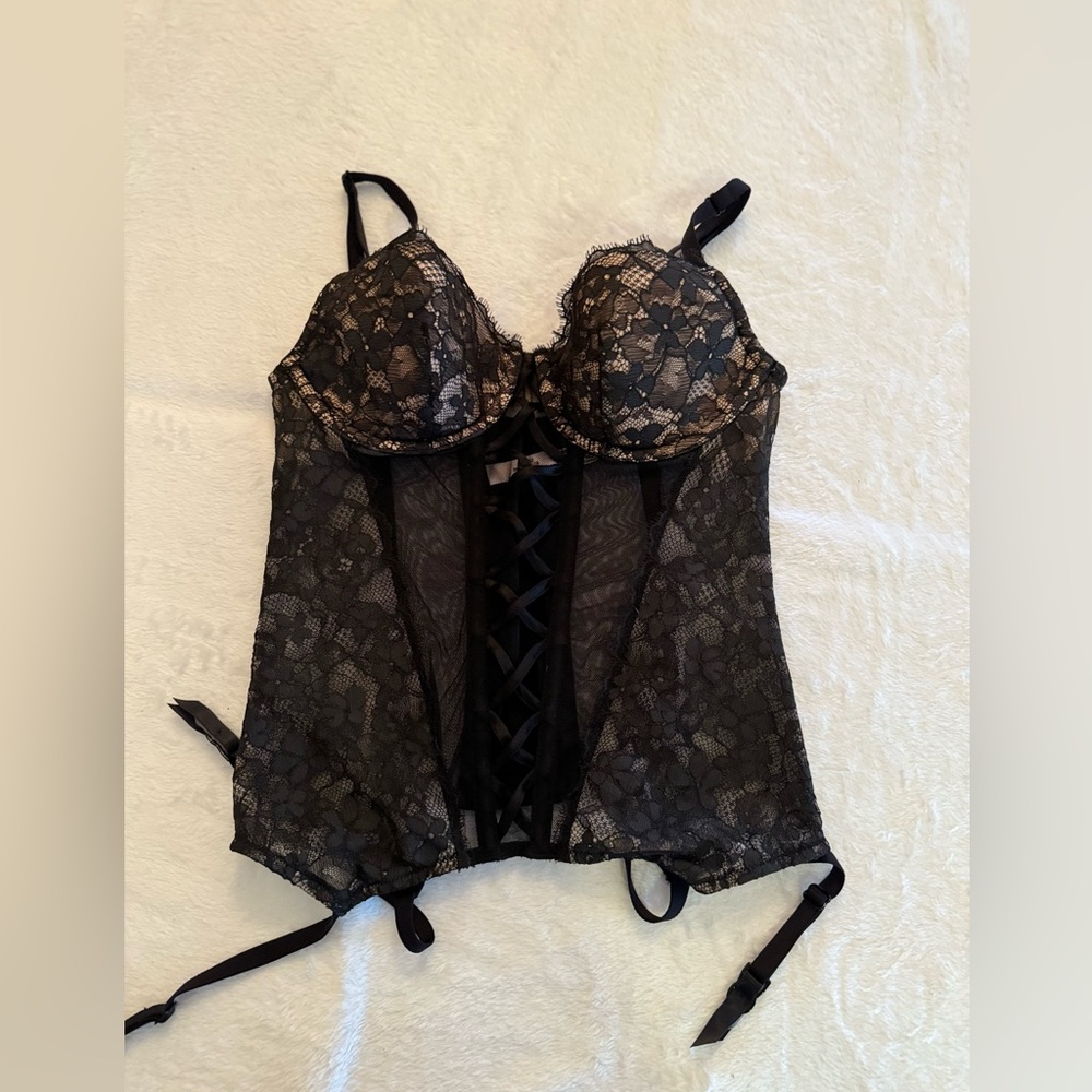 NWOT Victoria’s Sectet Lingerie Size Small‎